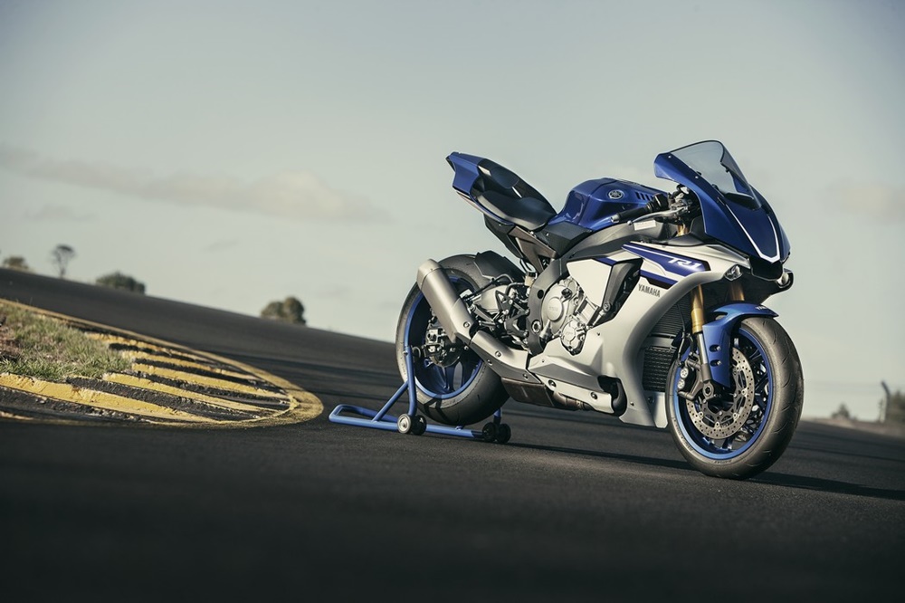 Лучшие мотоциклы ямаха. Yamaha r1 2016. Yamaha YZF r1 Speed. Ямаха r1 2016.