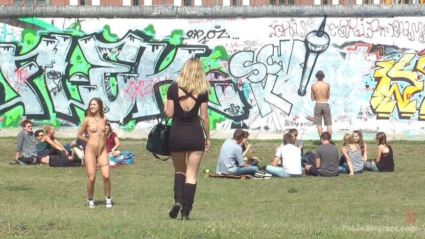 Mona Wales And Lullu Gun